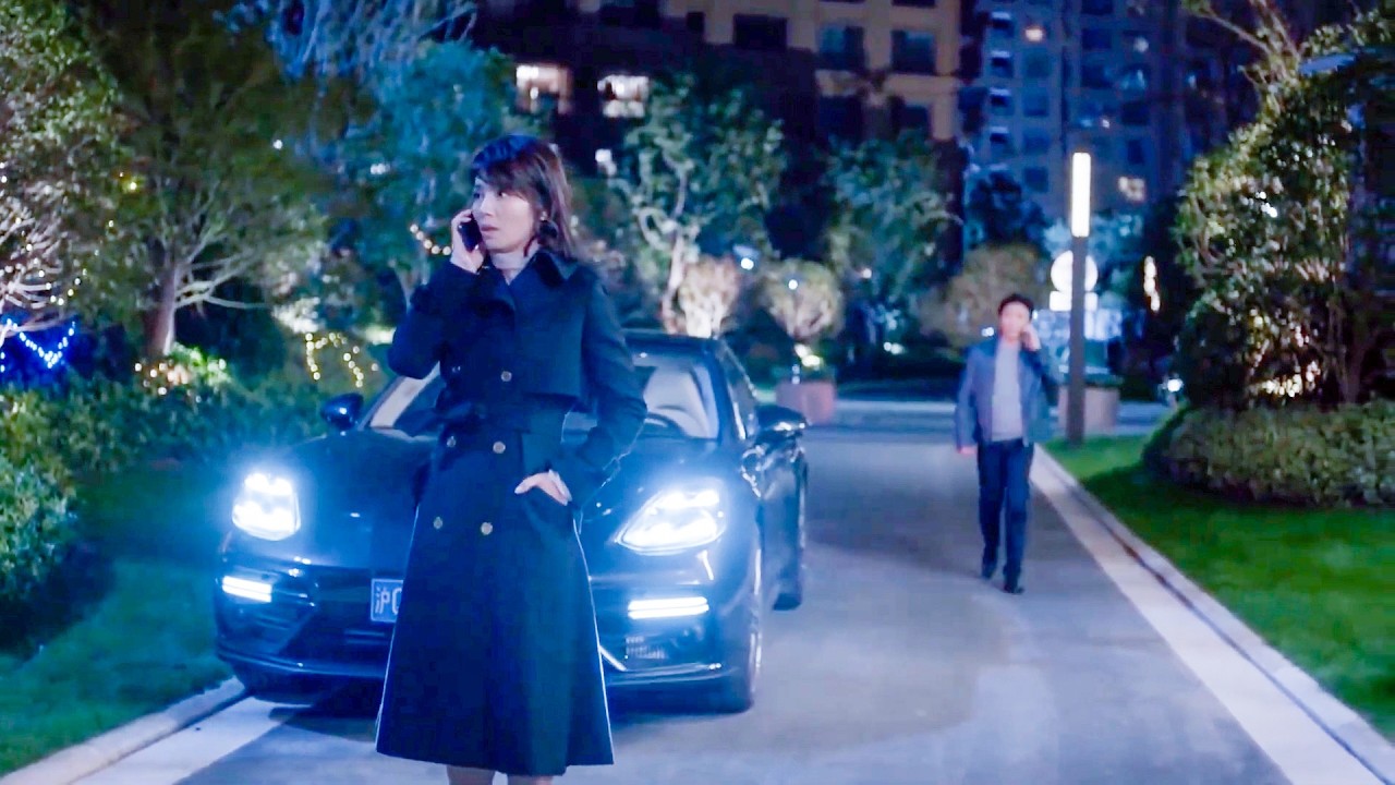 離婚2年後重逢，妻子開百萬豪車住獨棟別墅，出軌丈夫給她提鞋都不配腸子悔青！