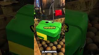 Ma Mère Nous A Fait Faire Semblant Dêtre Des Jumelles Siamoises.