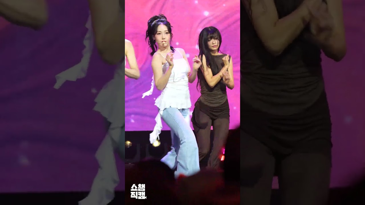 [쇼챔1분직캠] VIVIZ SINB(비비지 신비)의 ＜La La Love Me＞♬ #VIVIZ #신비