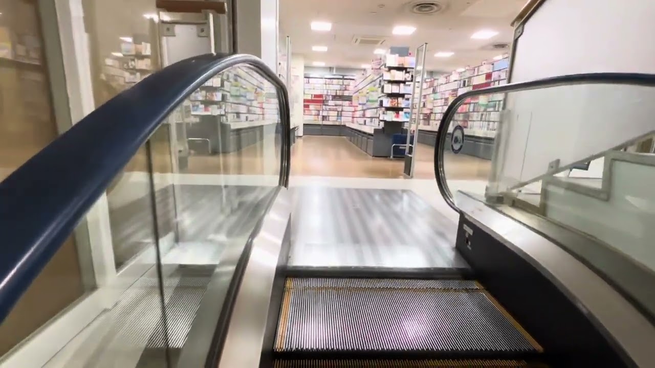 西友岡崎店　エスカレーター