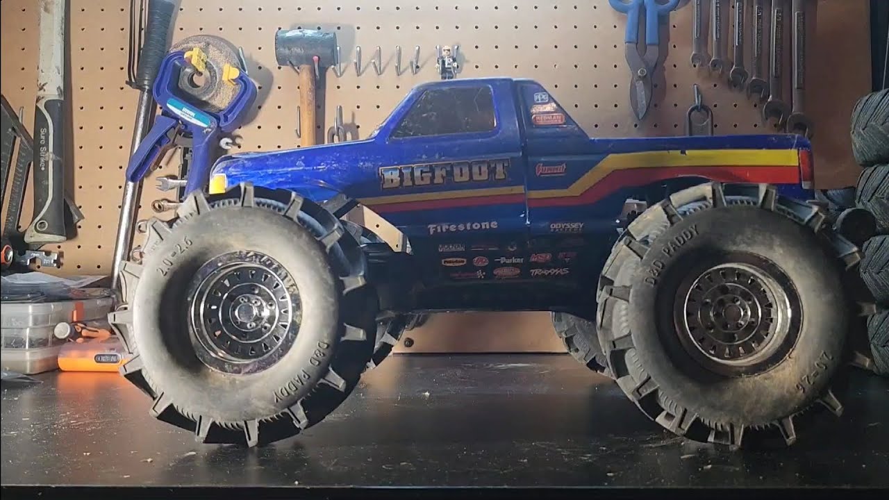 Bigfoot mega truck! 17mm wheel/hex adapters from Amazon, putting Lmt tires on the Traxxas stampede!