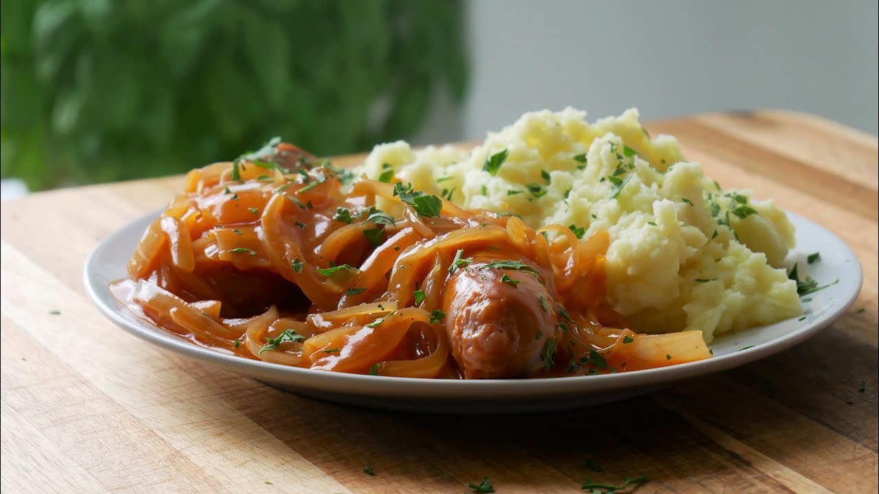 Bratwurst mit Zwiebelsauce (Rezept) || Bratwurst Sausages with Onion ...