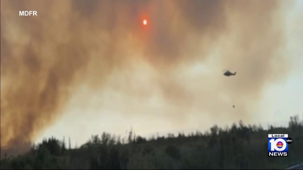 Authorities battle massive brush fire in southwest Miami-Dade - YouTube