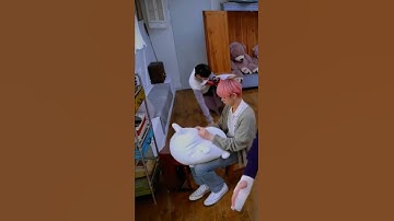 Yeonjun and plushie 🧸 interaction #yeonjun #txt #ytshorts #fyp #shorts