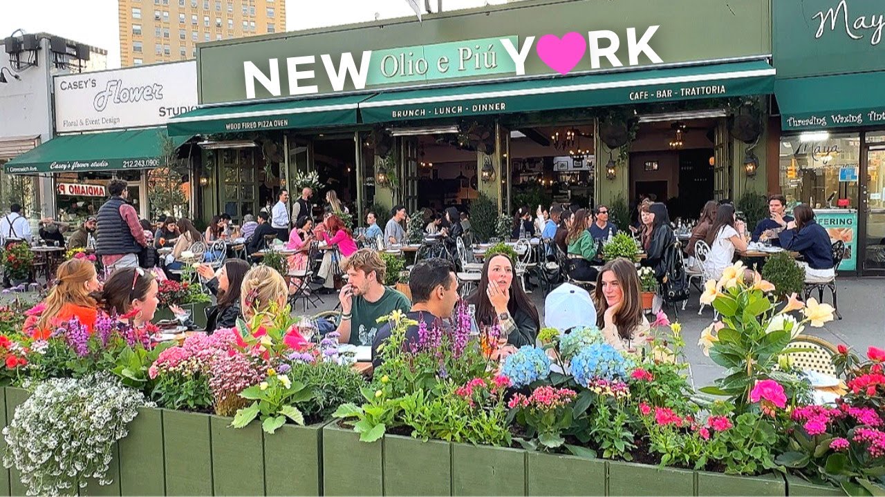 [4K]🇺🇸 Оживленный весенний день в Вест-Виллидж, Нью-Йорк🌹🌸 – Уличные ритмы и кафе | Апрель 2025 г.