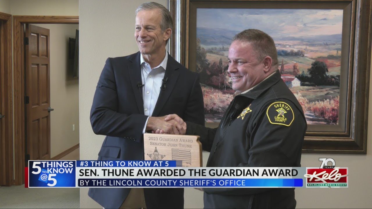 Sen. John Thune receives Guardian Award from South Dakota sheriff's