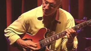 Video thumbnail of ""Burnable" - Larry Carlton with Robben Ford"