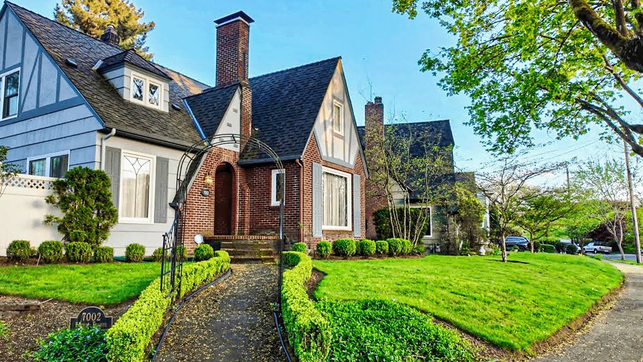 A Charming Evening Walk Through Eastmoreland Neighborhood | Portland, Oregon