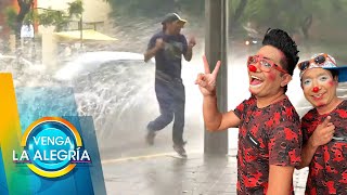 ¡Splash! 🌊 Aprovechando las lluvias, Los Destrampados se dejan empapar. | Venga la Alegría