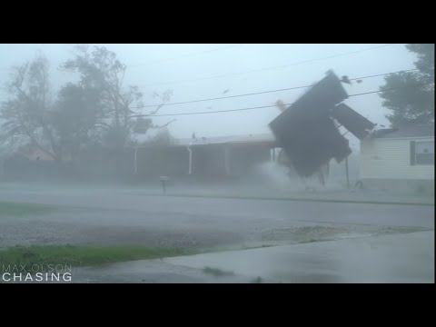 LIVE STORM CHASE - Hurricane Ian Slamming into Florida