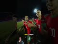 أشرف حكيمي يهنئ لاعبي المنتخب المغربي