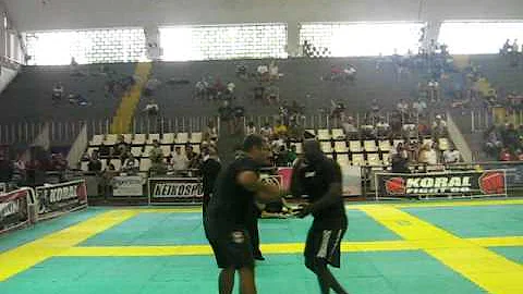 Alex Magalhaes X Rafael Carino ( Brasileiro de jiu-jitsu sem kimono 2010 )