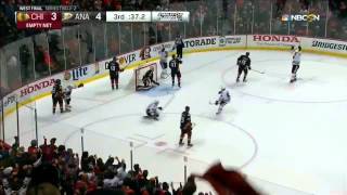Toews scores 2 goals in 2 final minute and survives @ Ducks