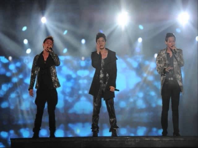 111015 JYJ IN JAPAN Get Out♪ - YouTube