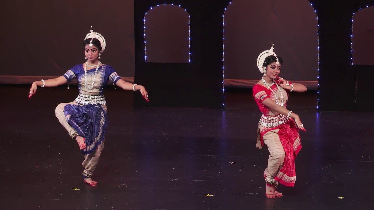 Ardhanareeswar: Divya and Diksha's Rangapravesh 2018