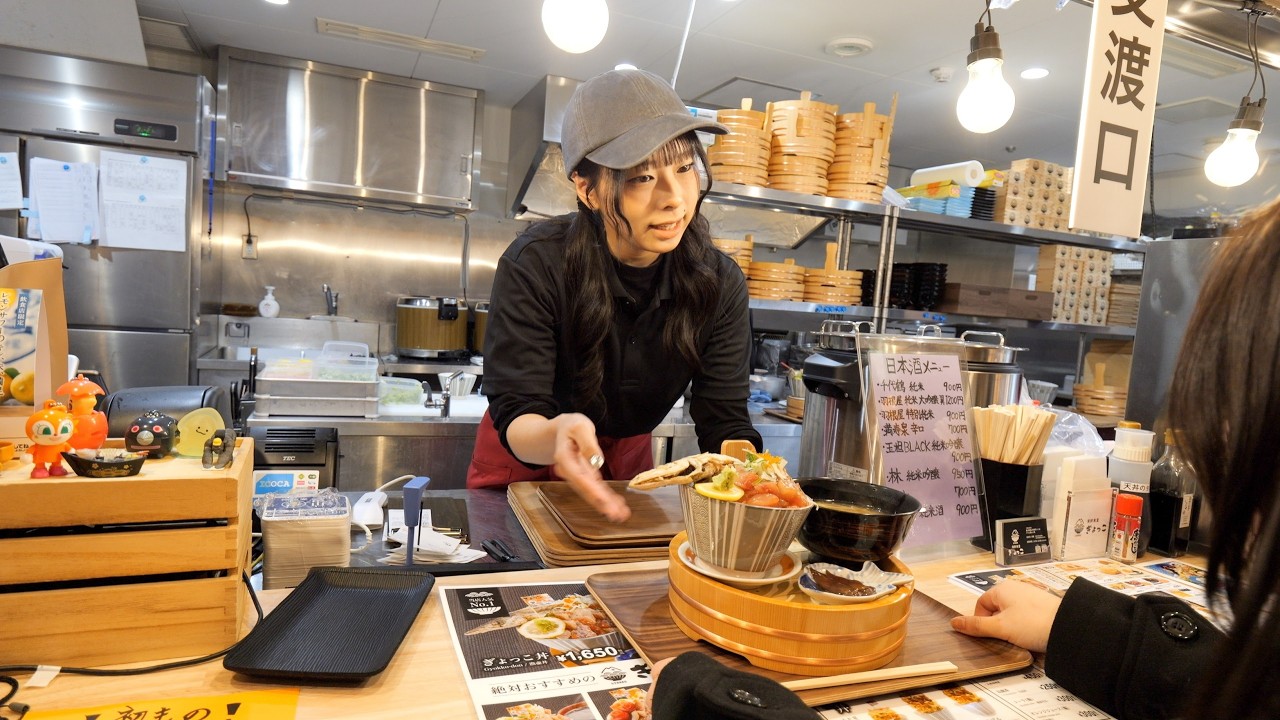 おさかな様-専用リンク A seafood restaurant with a signboard girl! - YouTube