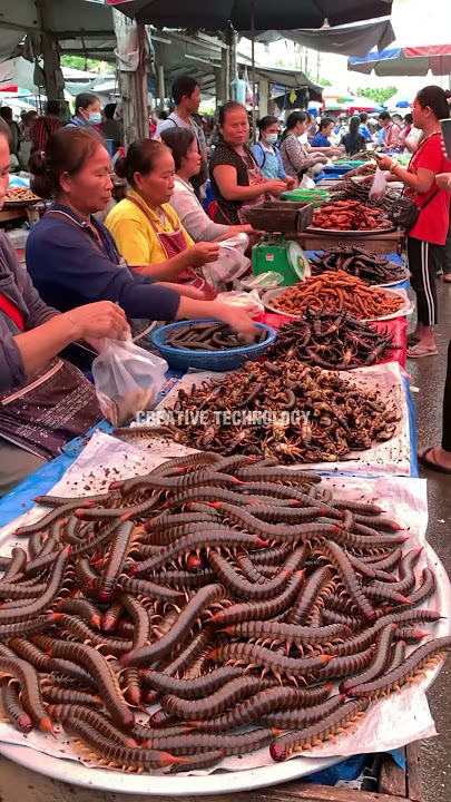 unique food in traditional markets@fahrurradhi-ai