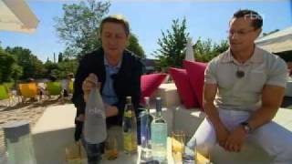 J Martin Riese Wassersommelier Water Sommelier im TV an einer Strandbar in Berlin