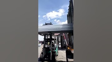 Steel grating is loading on the containers