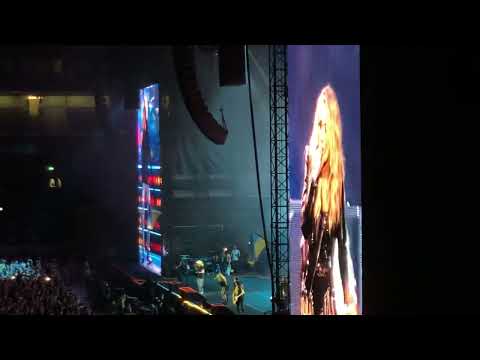 Guns N Roses Ft Carrie Underwood - Sweet Child O Mine - London 2022