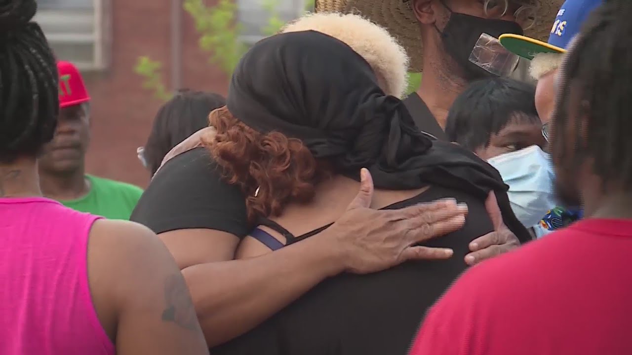 Vigil held for 5 children who died in East St. Louis apartment fire