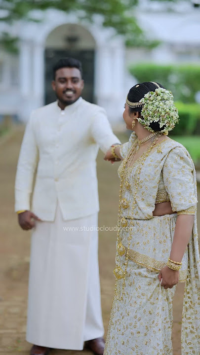 ඉටි රූපෙ අපූරුව විදින්න මම හරි ආසයි...❤️😍 @studiocloudy #wedding #bride #groom #romatic #fypシ