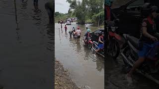 When its #flooding you dont have a choice but to #swim #kristineph #pepitoph #typhoon