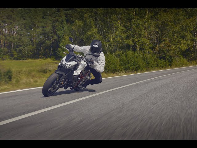 Video: Nova Honda Hornet 750 – Agite as ruas