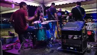 Akai bajik(sky band)