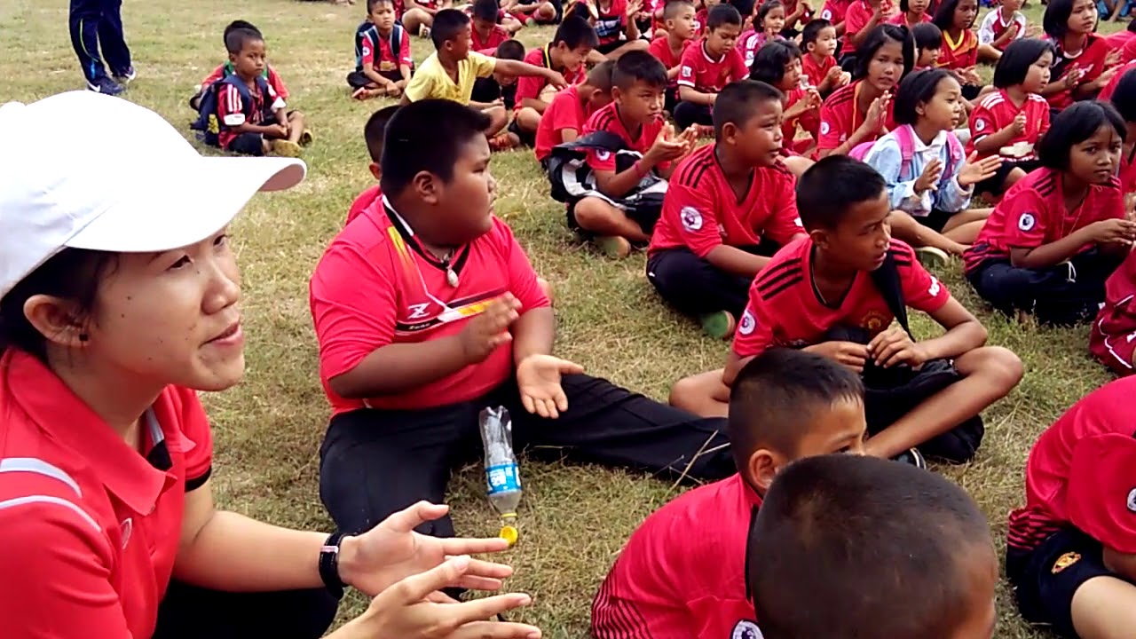 กองเชียร์สีแดง โรงเรียนบ้านห้วยไหสมบูรณ์