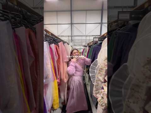 Come BEHIND THE SCENES on set of BRIDGERTON season 4!!! 🐝🎀✨ ​⁠#bridgerton #netflixanz @NetflixANZ