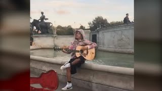 Justin Bieber Serenades Hailey Baldwin In London Justin Bieber Serenades Hailey Baldwin In London