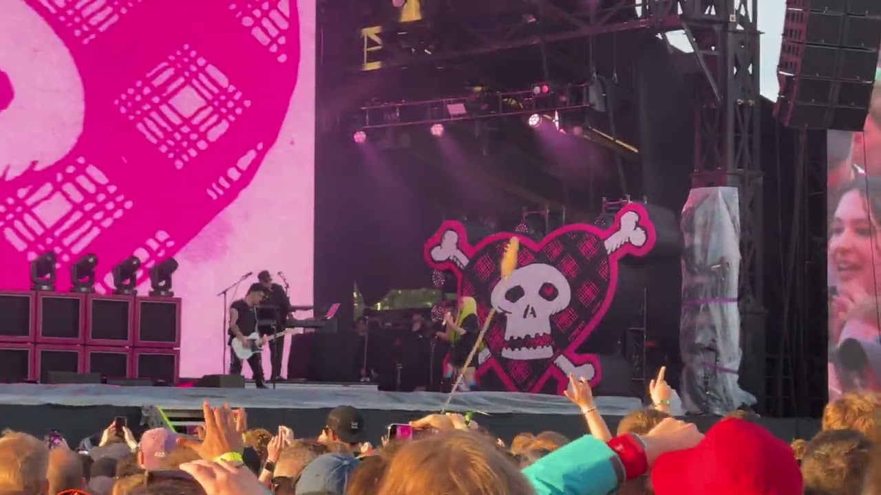Avril Lavigne - 01 Girlfriend - Boston Calling May 24th 2025