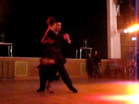 Lautaro Cancela y Lucila Segura Londres 2011 bailan Junto a tu corazon de Carlos Di Sarli