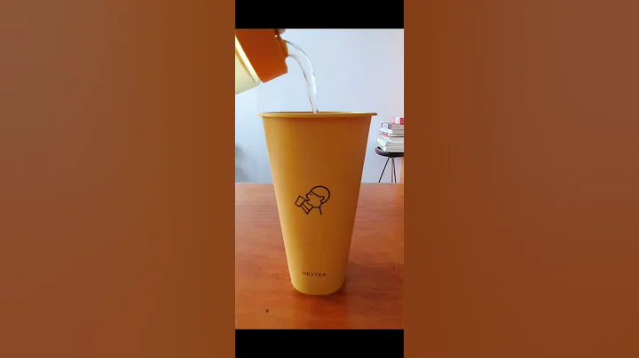用 喜茶 FENDI 聯名飲品杯子喝自製冷泡茶 - 天天要聞