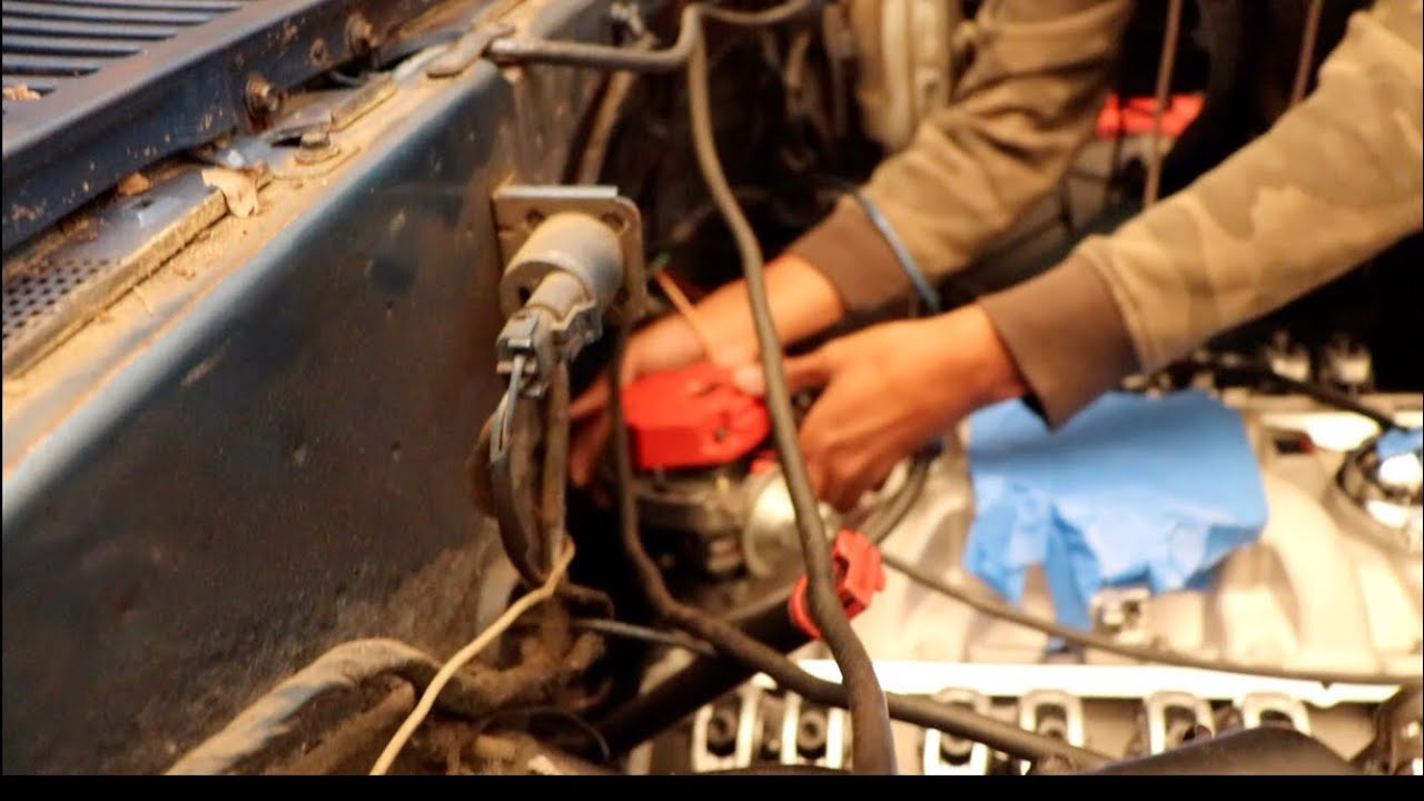 SMALL BLOCK CHEVY DISTRIBUTOR INSTALL!! - YouTube