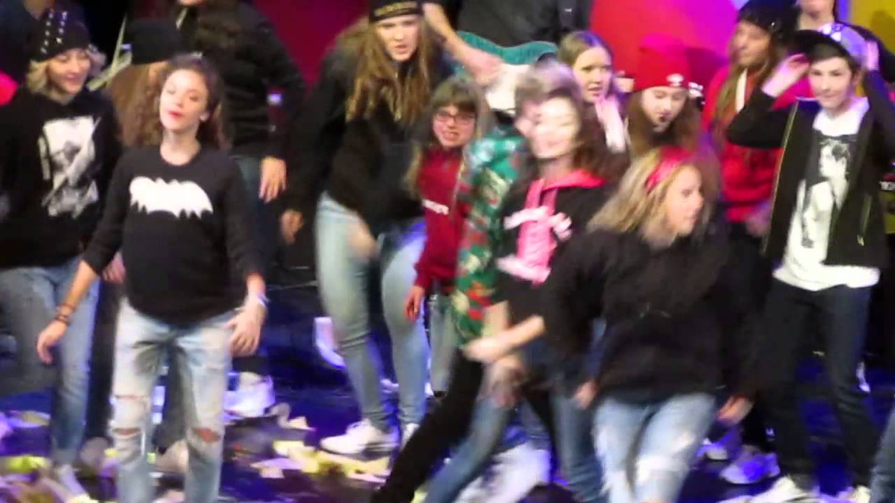 Республика kids группа. Видео поколение Некст. Фотография Розе где она после концерта Kids Love.