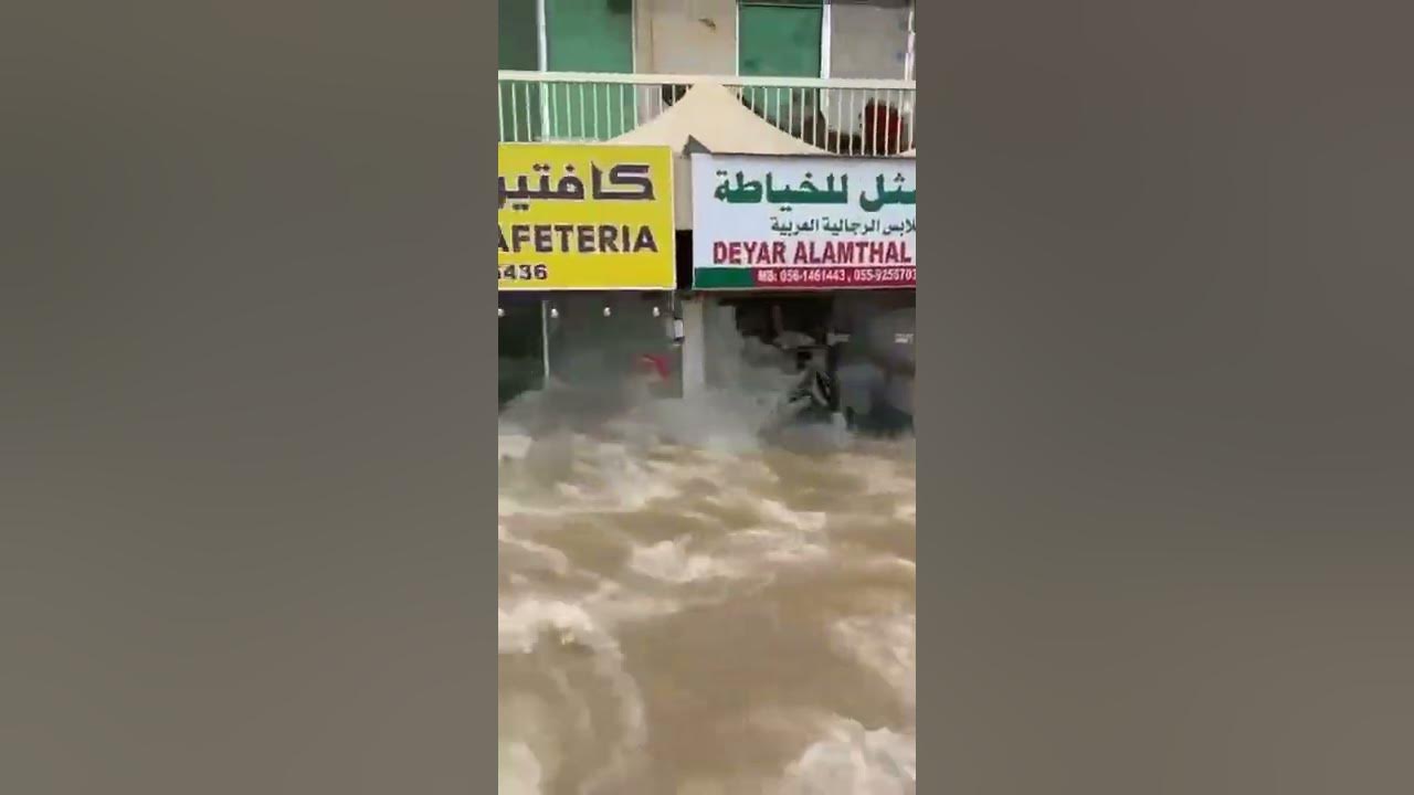 Потоп в Дубае. Ливни в Эмиратах сейчас. Наводнение в Дубае сейчас. Последствия наводнения в Дубае.