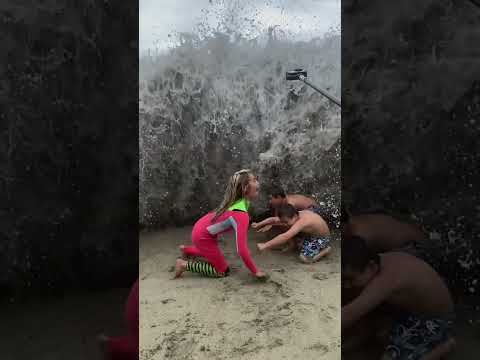 Wave Washes Away Kids! #bigwaves #wave #shorts