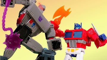 Optimus Prime vs  Megatron Transformers STOP MOTION 