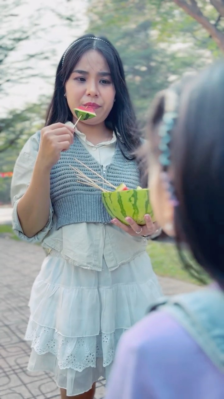 LNS - Cô ấy là người tốt bụng, miếng dưa hấu thần kỳ || She is a kind person, magic watermelon