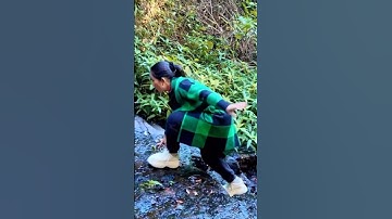 MC Cát Tường U50 nhưng vẫn còn rất sung sức, nhìn chị leo núi là biết yêu đời như thế nào