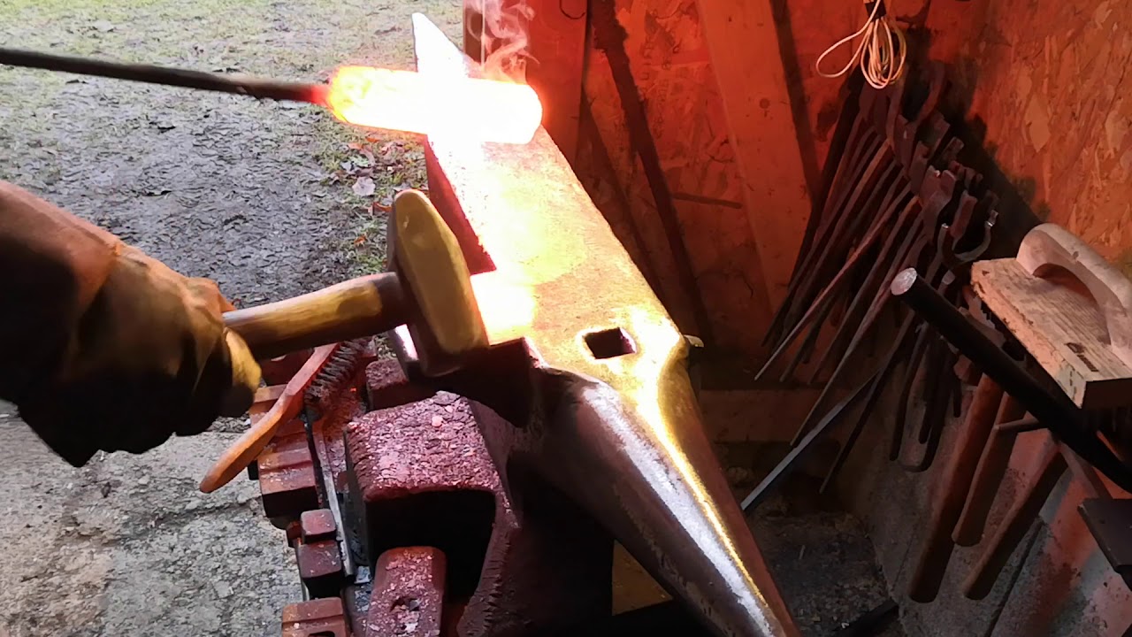 DAMASCUS KNIFE FORGING MAKER BLACKSMITH SMITH LAYER SCHMIED SCHMIEDEN  1.2842 squirting anvil south