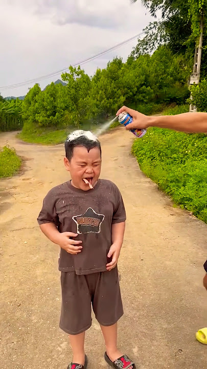 Cau b é tốt b ụ ng v à anh trai hài h ư ở c#shorts#funny😍😂😅P4463