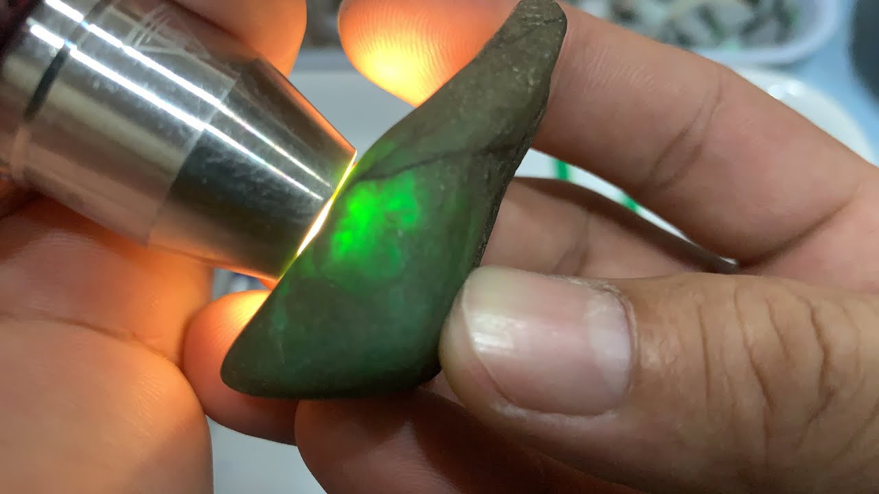 မထူးဇာတ်ခင်းကြည့်ခြင်း