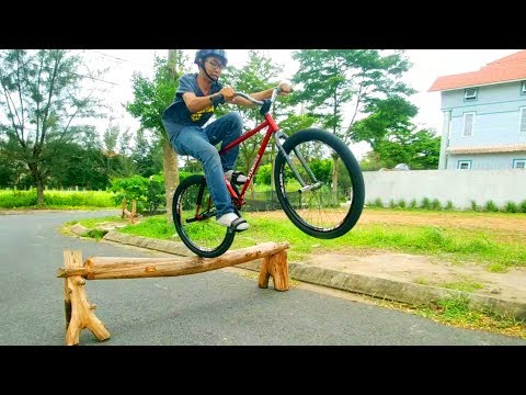 Video Fixed Trick: Bé trai tập xe đạp vượt chướng ngại vật... - youtube