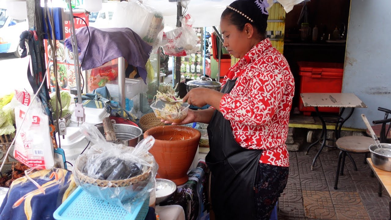 Green Papaya Salad with Seafood & Grilled Pork Skewers, Chicken Wings