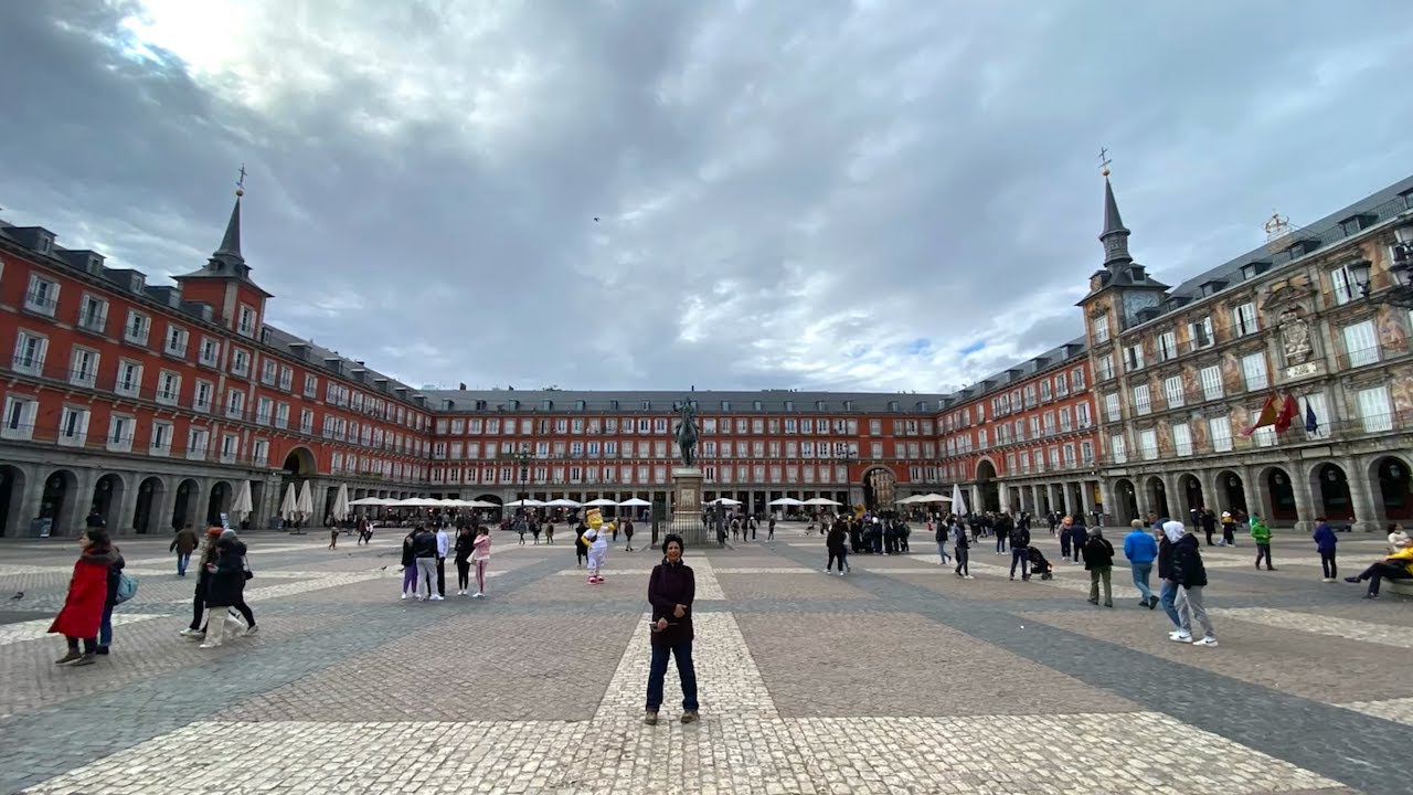Prati & Jit exploring Puerta del Sol & Plaza Mayor in Madrid, Spain
