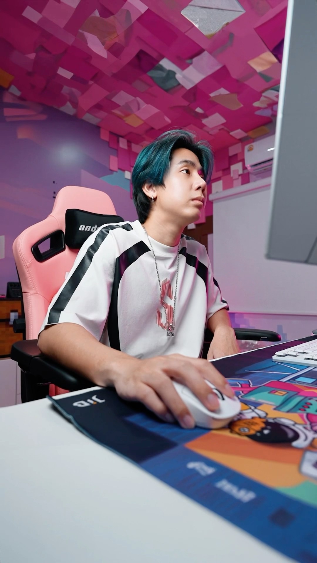 Streaming Desk Setup?? #shorts #desksetup #streaming #streamer #gaming #gamingsetup #minecraft