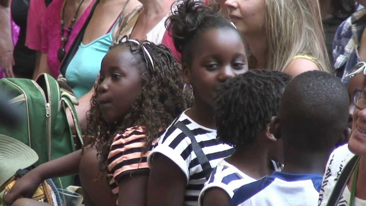 Oliver Mtukudzi - 4 - LIVE at Afrikafestival Hertme 2013